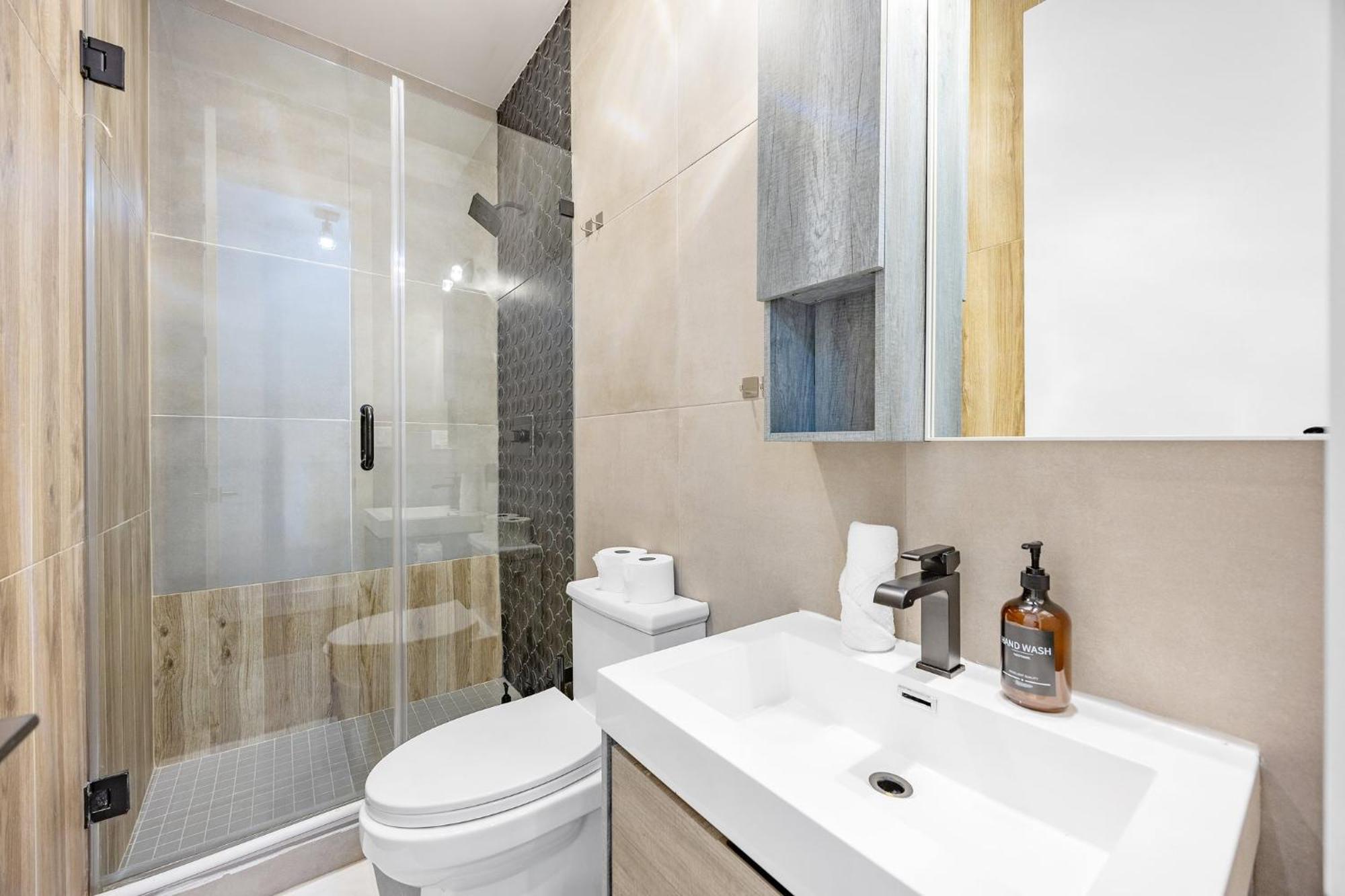Mid-century 5br And 5 Baths W Ps5 & Laundry Pangsapuri