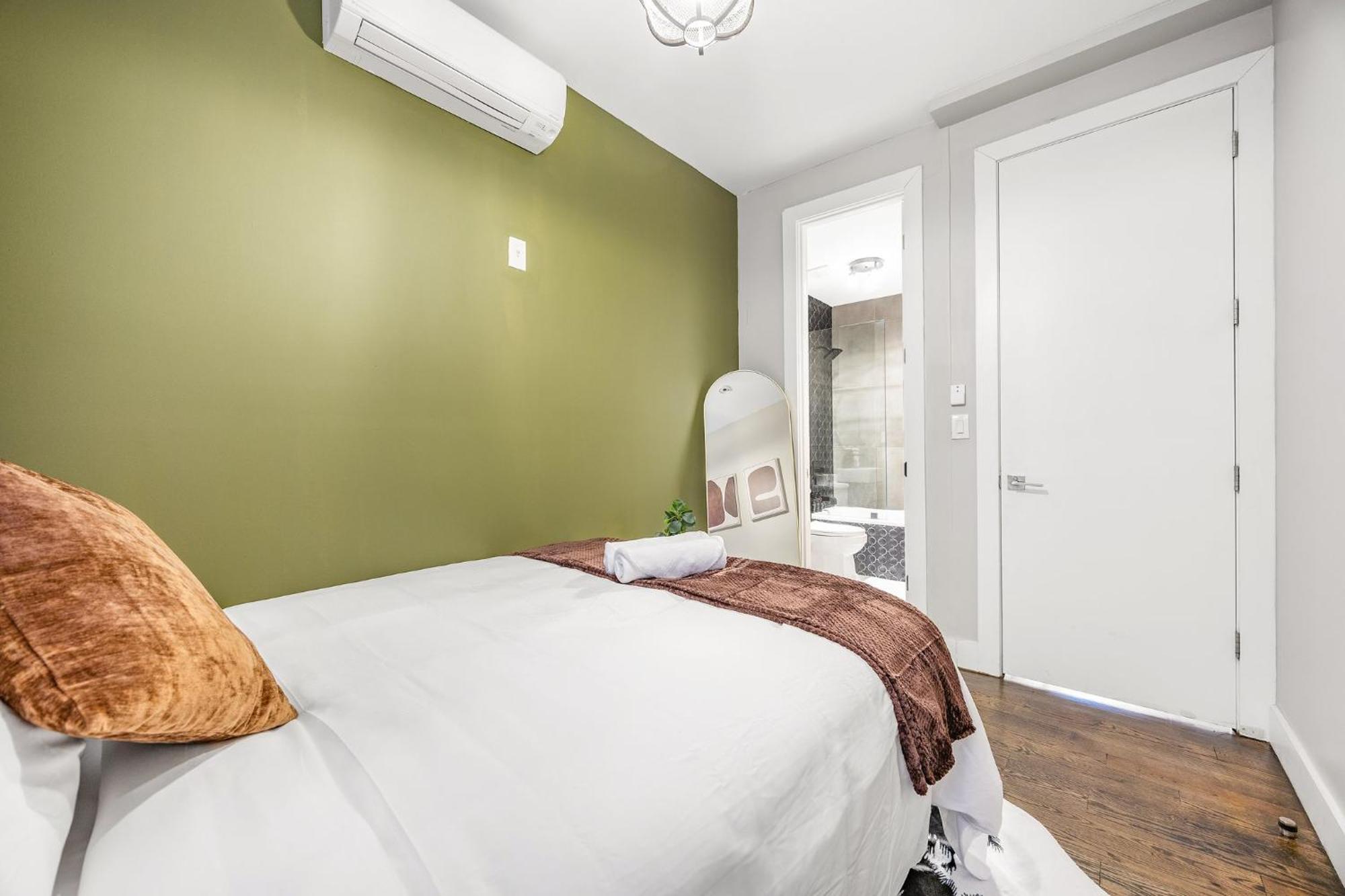 Mid-century 5br And 5 Baths W Ps5 & Laundry Pangsapuri New York
