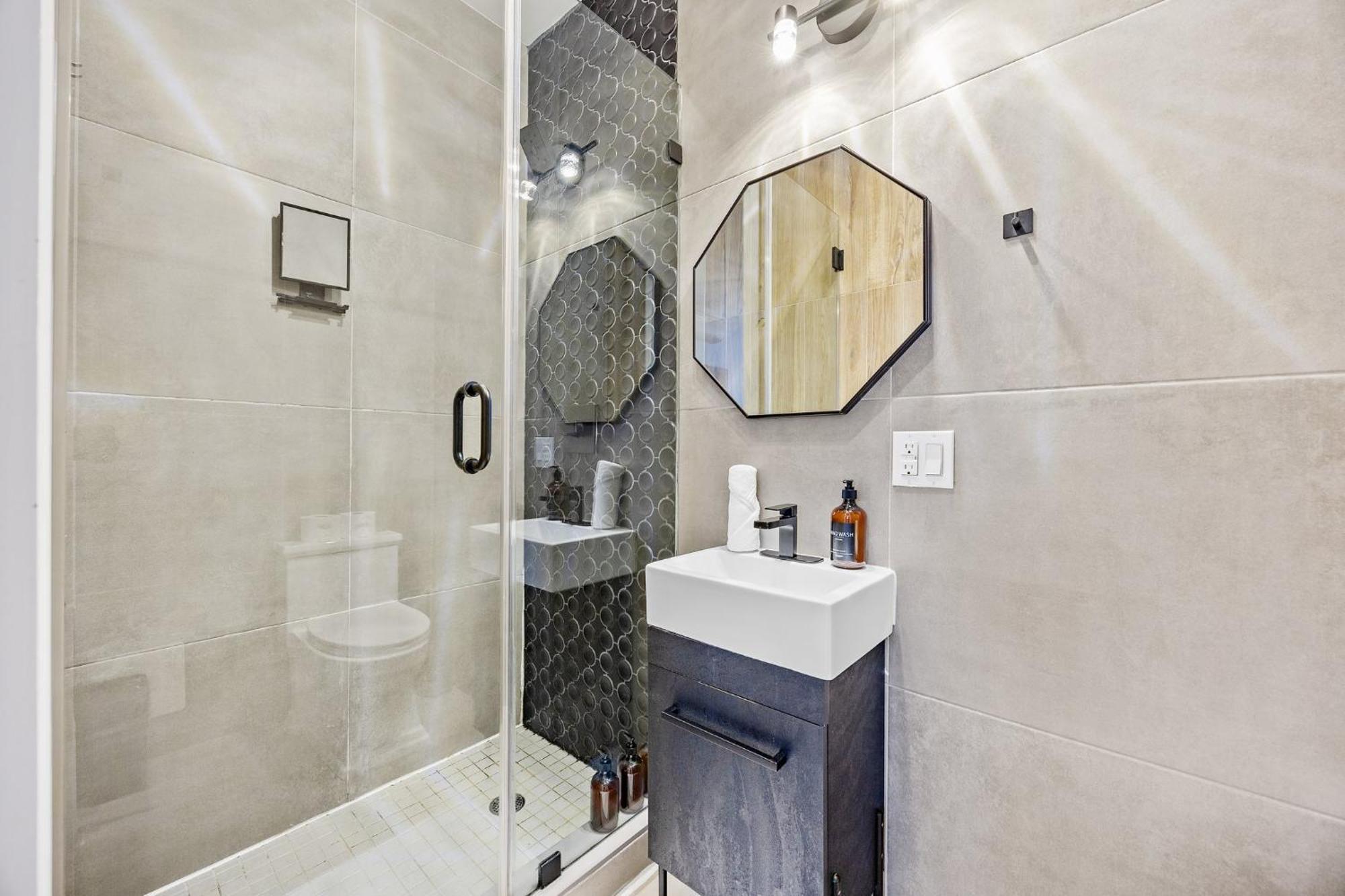 Pangsapuri Mid-century 5br And 5 Baths W Ps5 & Laundry New York